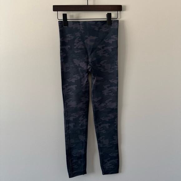 SPANX LOOK AT ME NOW LEGGINGS GREEN / GREY CAMO SIZE MEDIUM - Picture 2 of 5